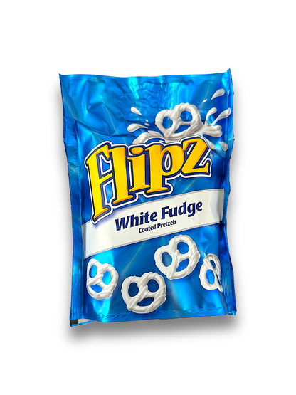 Flipz White Fudge Vorderseite blaue Verpackung mit gelber Schrift und schokobrezel