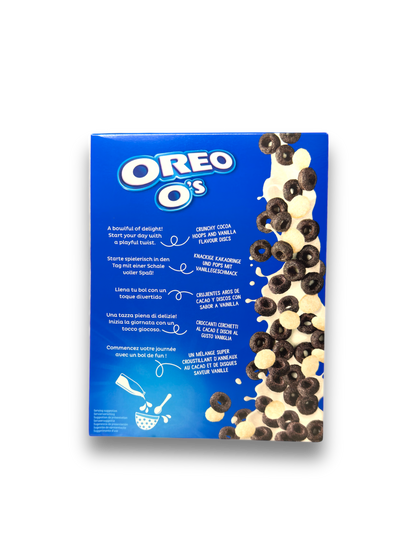 Rückseite der Oreo O’s Verpackung mit einer Beschreibung in mehreren Sprachen und Abbildung der Cerealien.