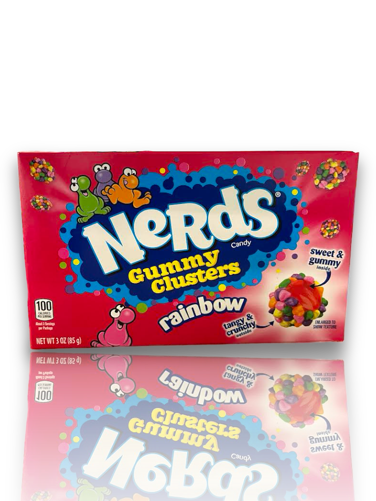 Nerds Gummy Cluster 85g Vorderseite rote Verpackung mit weißer Schrift auf weißem Hintergrund