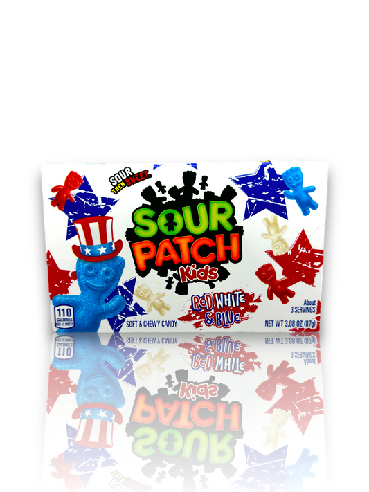 Sour Patch Kids in Rot, Weiß und Blau für feierliche Anlässe, süß und sauer im Geschmack.