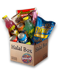 Halal-Box von Bonbonland, gefüllt mit diversen Süßigkeiten und Getränken wie Reese’s, Calypso, und Flipz