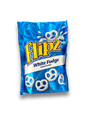 Flipz White Fudge 90g Vorderseite blaue Verpackung mit gelber Schrift und Abbildung Schokobrezel