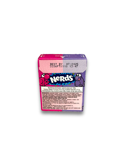 Rückseite einer 46,7g Packung Nerds Grape & Strawberry mit Nährwertangaben und Zutatenliste.