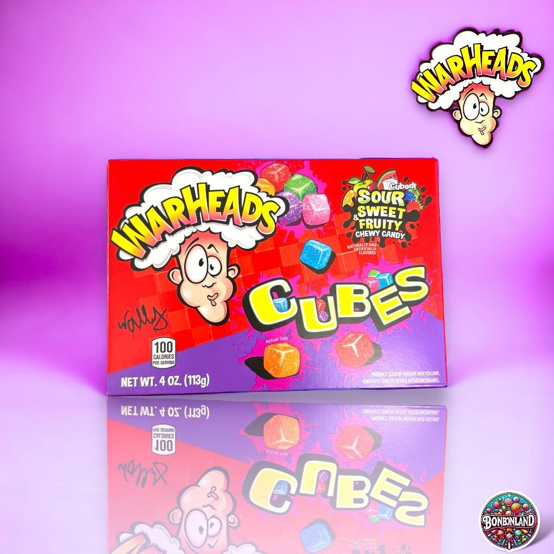 Warheads Chewy Cubes 113g gespiegelt auf lila Hintergrund