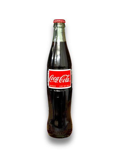 Mexican Cola 500ml Glasflasche Vorderseite mit rotem Etikett und Coca Cola Aufschrift 