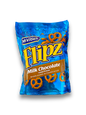 Flipz Milk Chocolate 90g blaue Verpackung Vorderseite mit gelber Schrift und Schokobrezeln