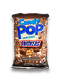 CandyPop Snickers Popcorn 149g Vorderseite schwarze Verpackung mit blauer Schrift 