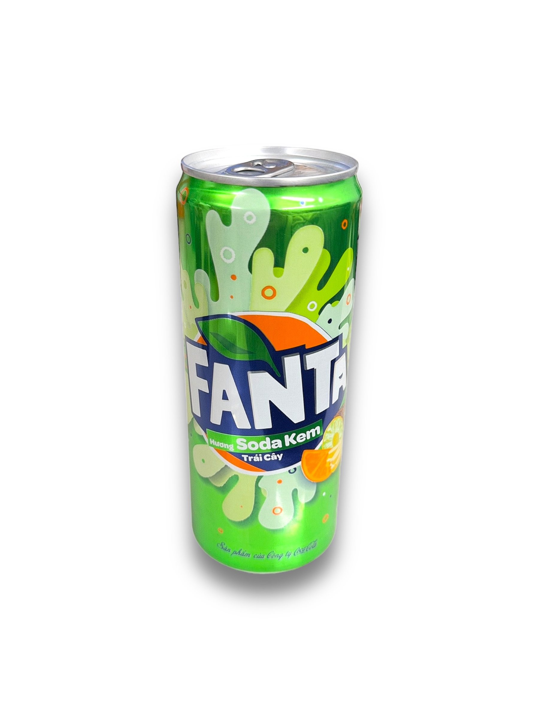 Fanta Cream & Soda 320ml Vorderseite bunte Dose mit Fanta Beschriftung auf weißem Hintergrund 